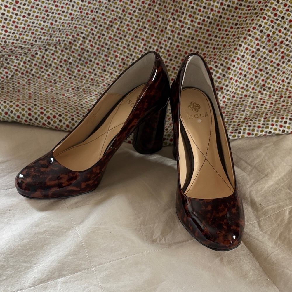 Isola Eleni Cinnamon Leopard Print Patent Leather Pumps Heels Size 7.5M - Picture 1 of 10